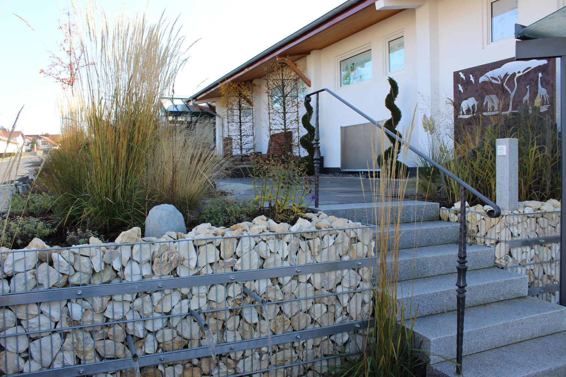 Steinmauer um Garten