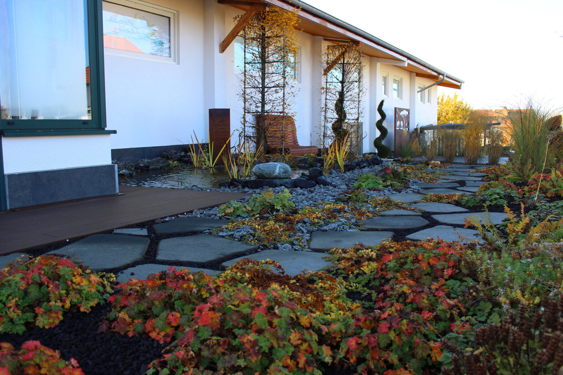 Vorgarten von Gebrüder Baier Garten und Landschaftsbau